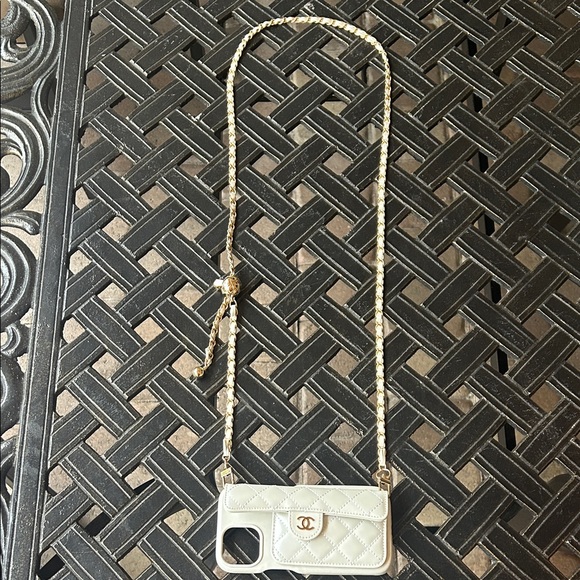 Quilted Cream IPhone Case with Gold Chain - Picture 2 of 10